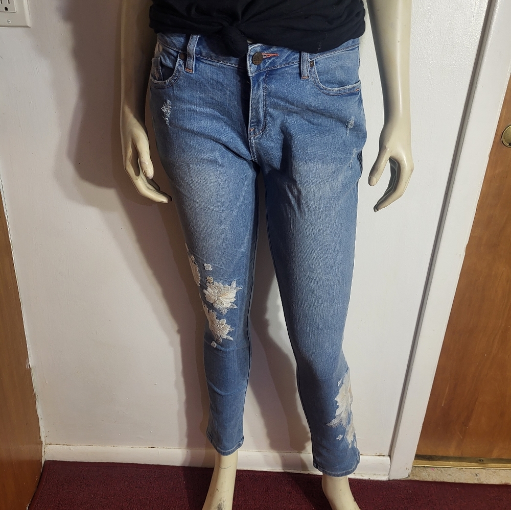 Sundance Women's Primrose Embroidered  Skinny Jeans Sz 28...In Great Con…
